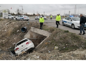 Aksaray’da İki Otomobil Çarpıştı: 3 Yaralı