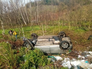 Zonguldak’ta Araç Şarampole Uçtu; 2 Yaralı