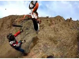 Motokros Tutkunlarının Tehlikeli Eğlencesi