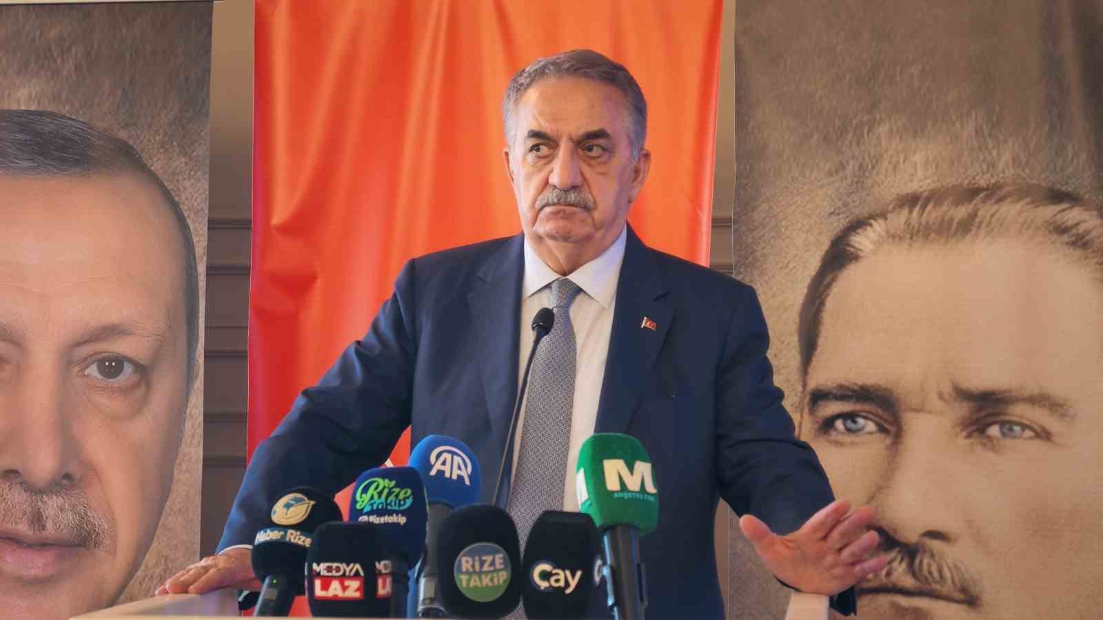 hayati-yazici-turkiye-ayagindaki-prangalari-sokup-atarak-gucune-guc-katacak