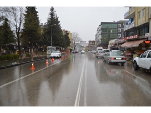 Besni’de Şiddetli Yağış Etkili Oluyor