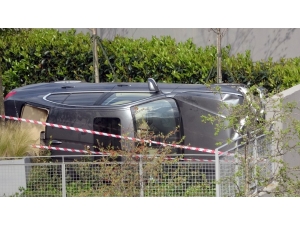 Sarıyer’de Lüks Otomobil 15 Metreden Uçtu: 2 Yaralı