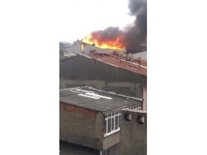 Esenler’de Korkutan Çatı Yangını