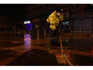 Halkın Gezdiği Noktalar Gece Yarısı Temizlendi