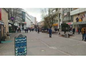 Kütahyalılar Korona Virüs Tedbirlerine Uyuyor