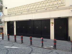 Korona Virüs Nedeniyle Kilise Ve Sinagoglar Kapandı