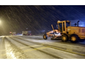 Kop Dağı Geçidi’nde Ulaşıma Kar Engeli