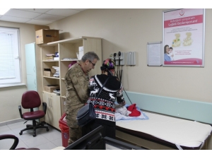 Doktorlar Askeri Üniforma İle Hizmet Verdi