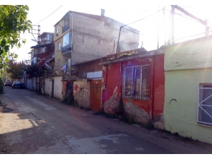 Pınarbaşı’nda Metruk Bina Yıkıldı