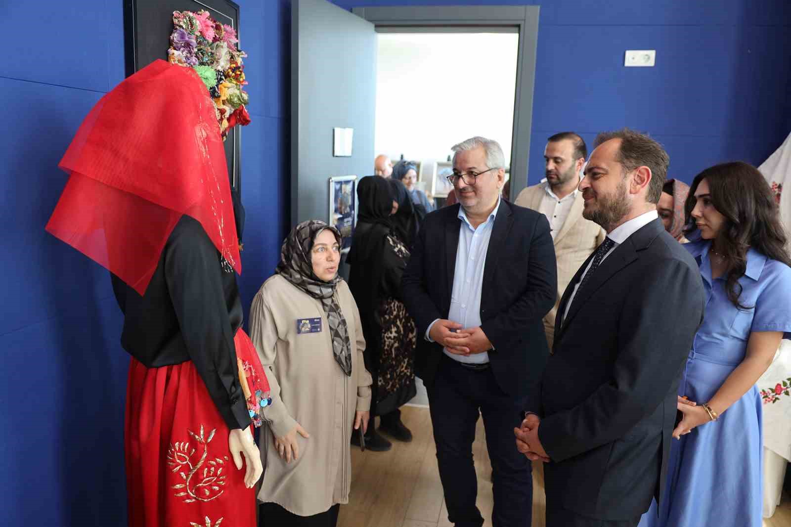 17-farkli-branstan-el-isleri-yil-sonu-sergisinde-begeniye-sunuldu