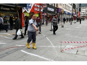 Karabük’te Cadde Ve Sokaklar Köpüklü Dezenfekte Ediliyor