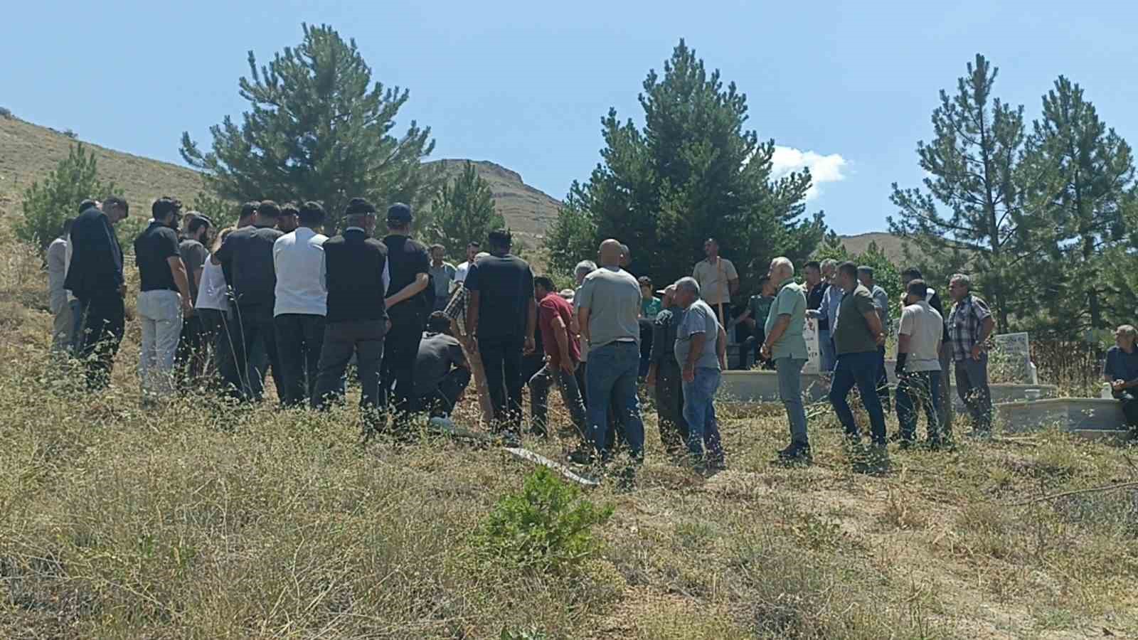 hayatini-kaybeden-doga-fotografcisi-memleketi-sivas-ta-son-yolculuguna-ugurlandi