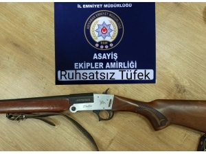Araçlardan Ruhsatsız Tüfekler Ele Geçirildi