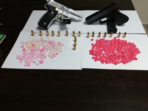 Uyuşturucu Hap Ve Tabancadan 4 Gözaltı