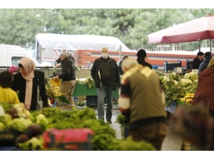 İzmir’deki Pazar Yerlerinde Korona Önlemi