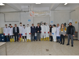 Meslek Lisesi Öğrencileri Koronavirüse Karşı Günde 20 Ton Dezenfektan Üretiyor