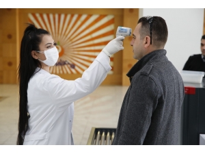 Büyükşehir Hizmet Binasında Ateş Ölçerli Önlem