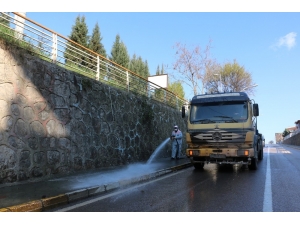 Körfez’de Caddeler Yıkanıyor