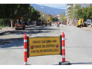 Finike’nin Bozulan Yollarında Onarım Çalışması Başladı