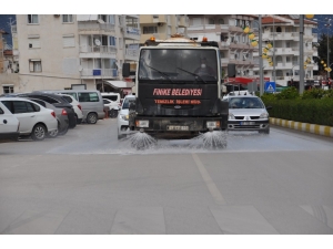 Finike’de Bulvar Ve Ana Caddeler Temizlendi
