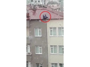 Çatıda Yürekleri Ağza Getiren An