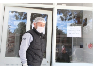 Antalya’da Mezarlıklarda Korona Virüs Sessizliği