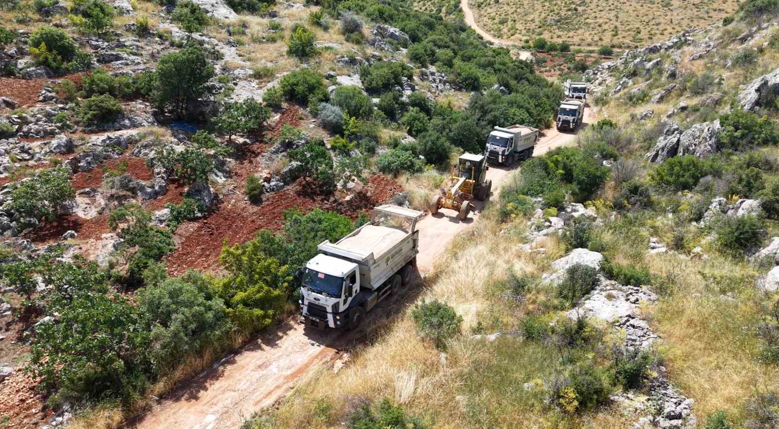 sehitkamil-de-arazi-yollari-acma-calismalari-suruyor