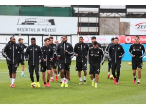 Beşiktaş’ta Futbolculara Mesaj Gitti: "Evden Çıkmayın"