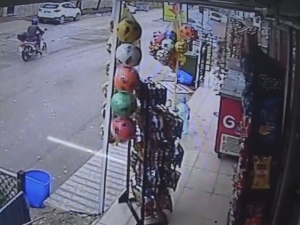 Dikkatsiz Sürücünün Neden Olduğu Kaza Kameraya Yansıdı