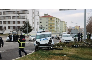 Niğde’de Polis Otosu İle Otomobil Çarpıştı: 1’i Ağır 5 Yaralı