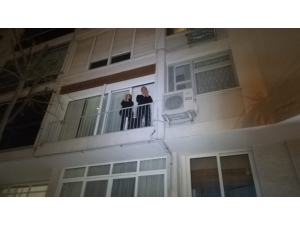 İzmir’de Sağlık Çalışanlarına Alkışlı Destek