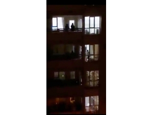 Hatay’da Sağlık Çalışanları Balkonlardan Alkışlandı