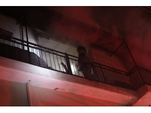 İzmir’de Ev Yangını: 1 Yaralı
