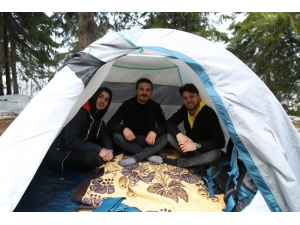Korona Virüsünden Korunmak İçin Yaylada Kamp Kurdular
