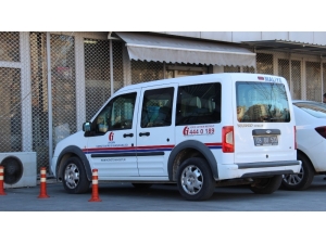 Denetime Çıkan Maliye Ekipleri, Sahte Dezenfektanları Polise Teslim Etti