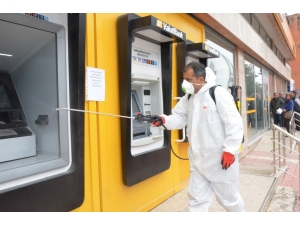 Büyükşehir Ekipleri Atm’leri Dezenfekte Ediyor