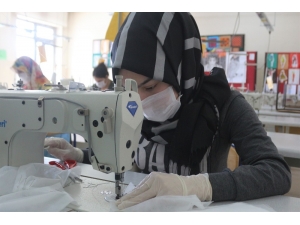 Meslek Liseleri Fabrika Gibi Maske Üretiyor