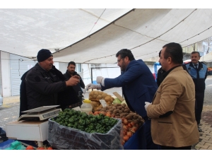 Kahta Belediyesi Pazarcı Esnafa Eldiven Ve Maske Dağıttı