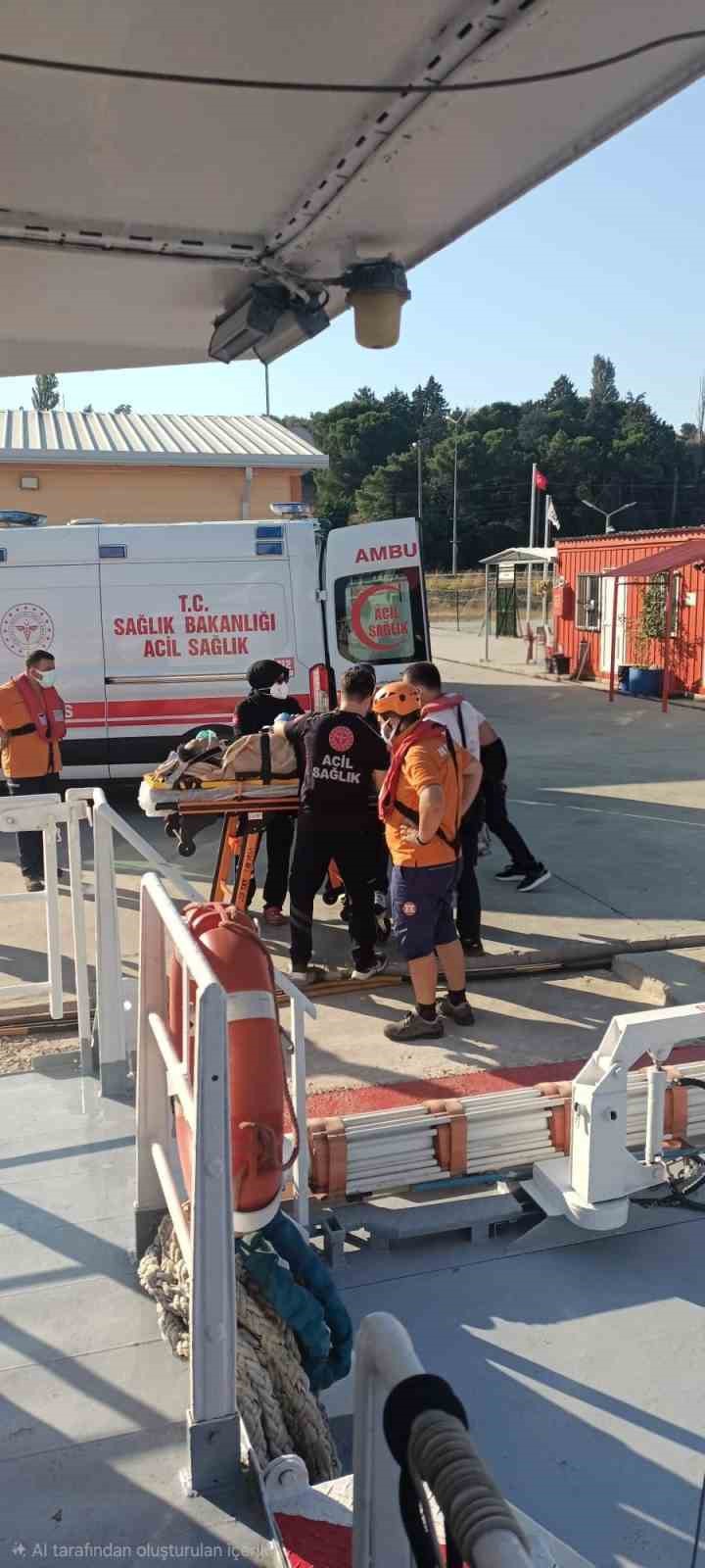 canakkale-bogazi-ndaki-ticari-gemide-kalp-krizi-geciren-personel-hastaneye-sevk-edildi