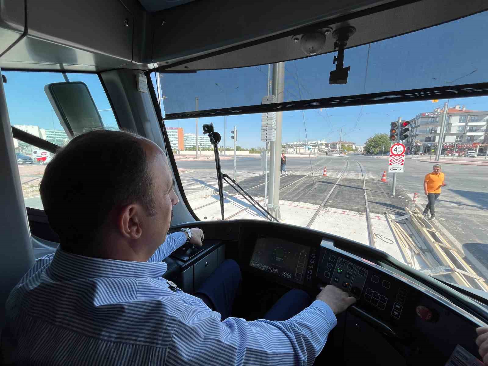 baskan-altay-tamamlanan-adliye-sehir-hastanesi-tramvay-hatti-nda-test-surusu-yapti