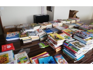 Antalya Ahlat Eğitim Kültür Derneğinden Kitap Desteği
