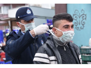 Dursunbey’de Pazarcıcılara Maske Ve Eldiven Dağıtıldı