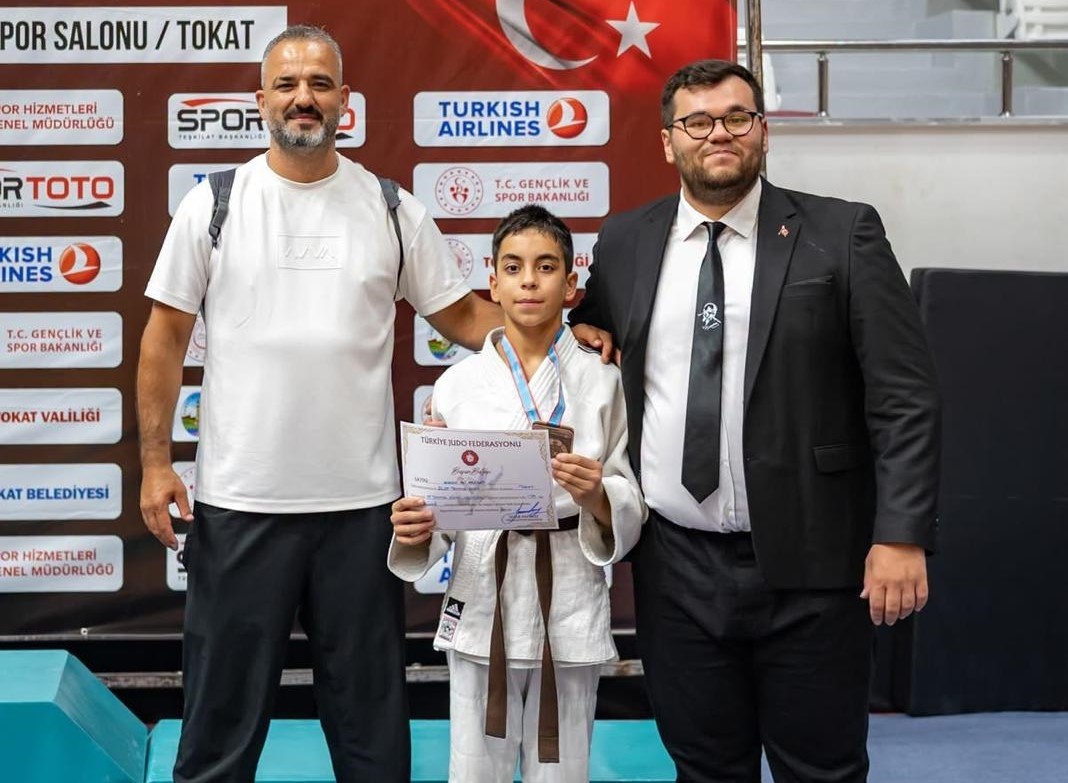 yunusemre-nin-minik-judoculari-turkiye-yi-salladi