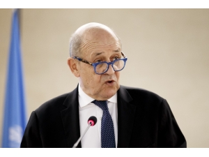 Fransa, Maske Arayışına Girdi