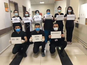 Silopi’de Hastane Personelinden ’Evde Kalın’ Çağrısı