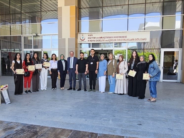 van-da-universite-ogrencilerinden-hasta-cocuklara-moral-etkinligi