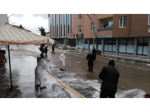 Tanker Tanker Taşıyıp Sokakları Yıkıyorlar