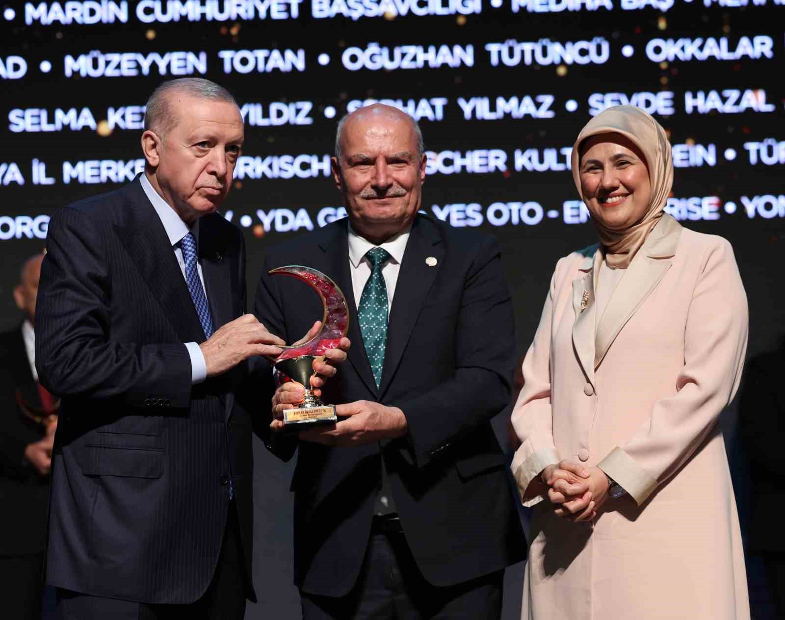 ato-ya-kizilay-dan-anlamli-odul