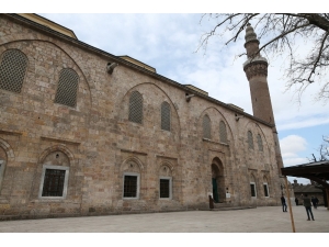 Tarihî Ulucami Cuma Vakti Kapatıldı