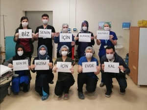 Karacabey’de Sağlık Çalışanlarından ‘Evde Kal’ Mesajı